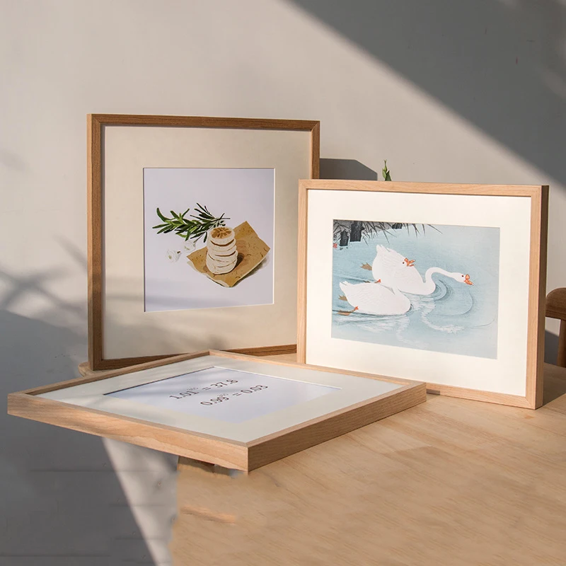 Bamboo Photo Frame - 高級感のある無垢材製のフォトフレーム。壁掛け式で、高品質な写真やアート作品を飾るのに最適。お部屋のインテリアに。