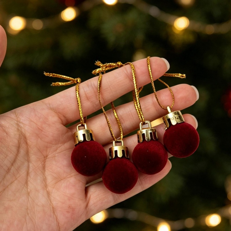 2cmのワインレッドのベルベット製クリスマスボール。ミニサイ - Home Decor Indonesia のレビューと価格