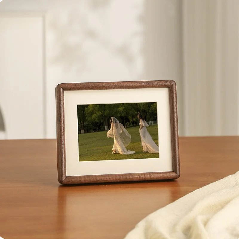 無垢材を使用した写真立て。クルミ材の角フレームで、ご自宅のイ - Bamboo Photo Frame のレビューと価格